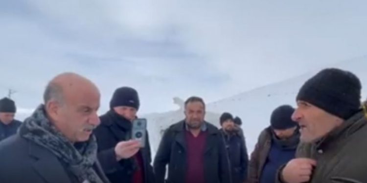 Yol açmak için 'Hangi partiye oy verdiniz?' diye soruldu