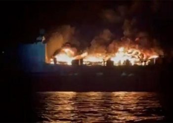 Yunanistan'da 288 yolcu taşıyan gemide yangın çıktı