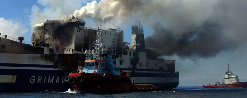 Yunanistan'daki feribot yangınında, kayıp şoförlerden biri iki gün sonra gemiden canlı kurtuldu