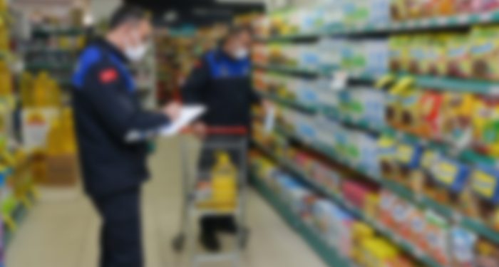 Zabıtadan marketlere tehdit: Fakire ekmek vermeyeceklerse onlara huzur yok!