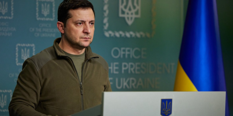 Zelenski: Ukrayna'yı koruyacak herkese silah vermeye hazırız, Kiev kontrolümüz altında