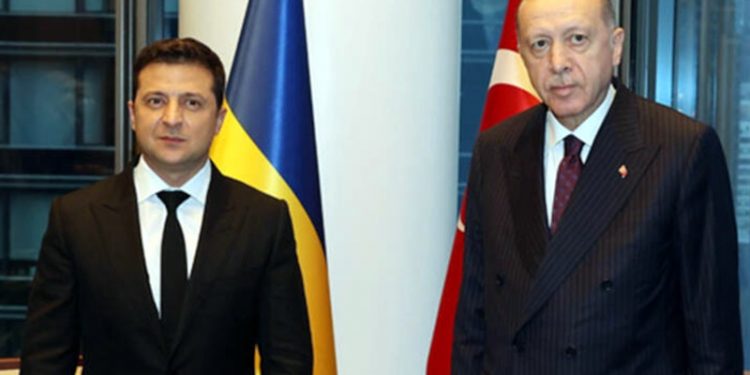 Zelenskiy: Savaş gemilerinin Karadeniz'e girmesini engelleyin