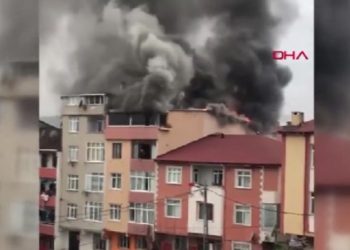 Çatı yangınında mahsur kalan engelli çocuk kurtarılamadı