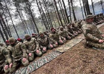 Çeçen ordusu Putin’in emriyle harekete geçti! Ukrayna işgali öncesi namaz kılıp dua ettiler