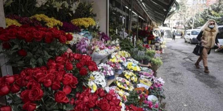 Çiçeklere '14 Şubat’ ayarı: Gül fiyatları yüzde yüz zamlandı