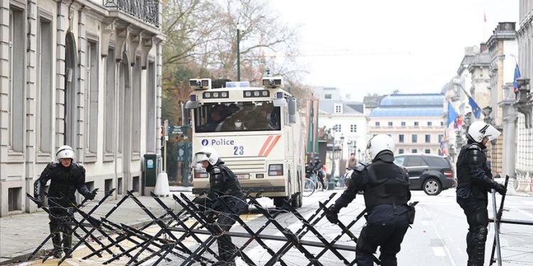 "Özgürlük konvoyu" Paris'in ardından Brüksel'de de yasaklandı
