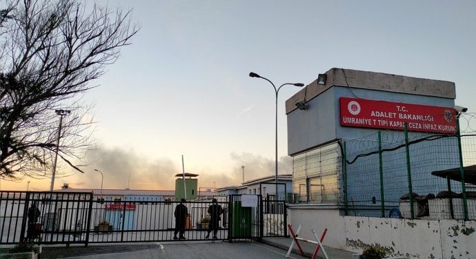Ümraniye Cezaevi’nde yangın: Dumandan etkilenen mahpuslar hastaneye sevk edildi