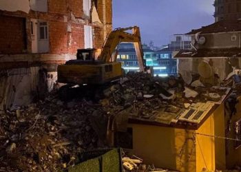 Üsküdar'da patlamanın yaşandığı binada yıkım çalışması tamamlandı