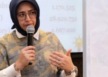 İBB, bütçesinden AKP Kadın Kolları Başkanı'na aktarılan parayı geri istiyor