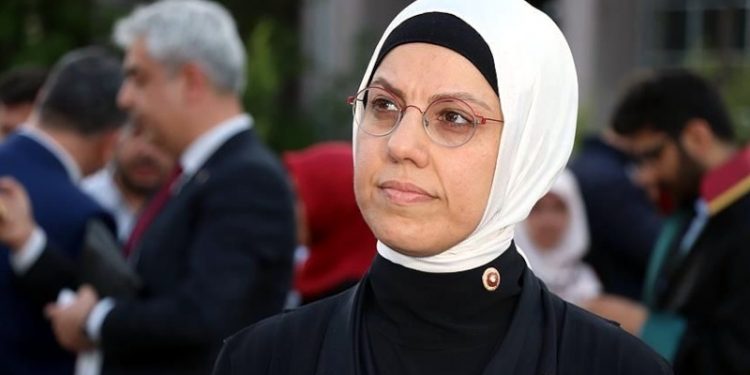 İBB'den 2 milyonluk burs alan AKP'li Kavakçı kendisini savundu: Usulsüzlük olduğunu bilmiyordum