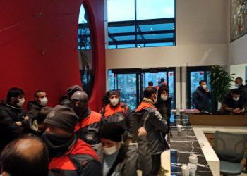 İBB'ye bağlı işçiler CHP il binasında eylemde