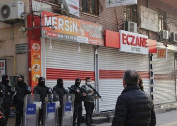 İHD Diyarbakır Şubesi’ne polis baskını