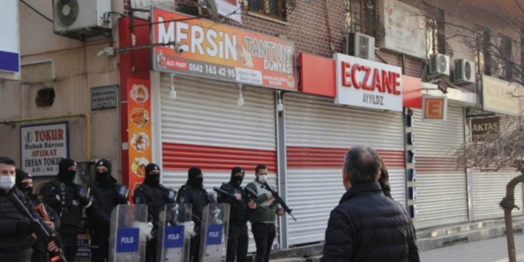 İHD Diyarbakır Şubesi’ne polis baskını