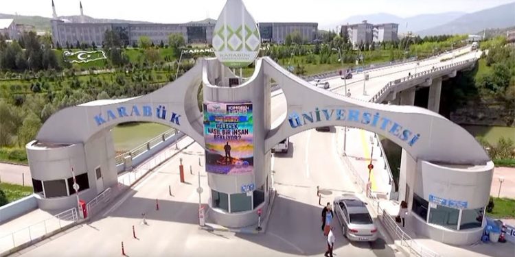 İddia: Öğretim görevlisi eşini kadroya aldı