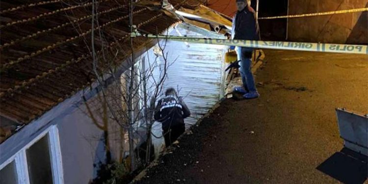 İki grup arasında çıkan çatışmada 14 yaşındaki kız çocuğu boynundan vuruldu