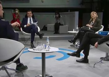 İmamoğlu Almanya&rsquo;da konuştu: T&uuml;rkiye&rsquo;de demokrasi sakat g&ouml;r&uuml;lebilir ancak &ouml;lmedi