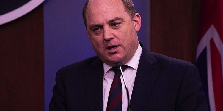 İngiltere Polonya'ya 350 asker daha gönderecek