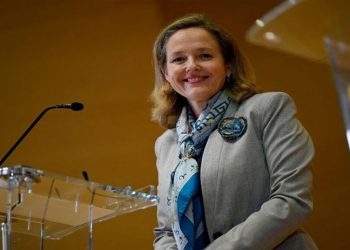 İspanyol bakan Nadia Calvino: Cinsiyet eşitliği olmayan panellere katılmayacağım