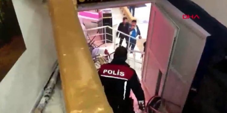 İstanbul'da düğün sahipleri polisle çatıştı: Beş polis ve bir bekçi yaralandı