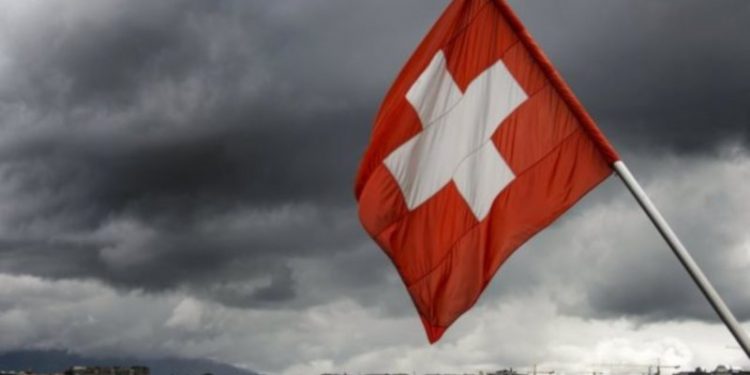 İsviçre'de bir erkek erken emeklilik için cinsiyet değiştirdi