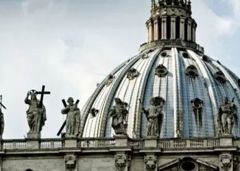 İtalya'da cinsel istismardan suçlu bulunmuş bir rahip nasıl halen görev yapabiliyor?