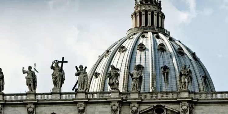 İtalya'da cinsel istismardan suçlu bulunmuş bir rahip nasıl halen görev yapabiliyor?