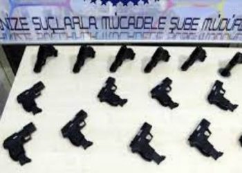 İzmir'de otomobil kapısının içine cephane gizlediler