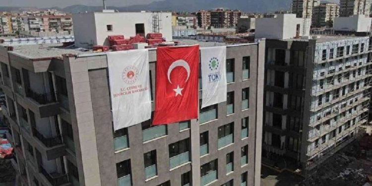 İzmir’de TOKİ’nin depremzedelere para karşılığı yaptığı evler kusurlu çıktı