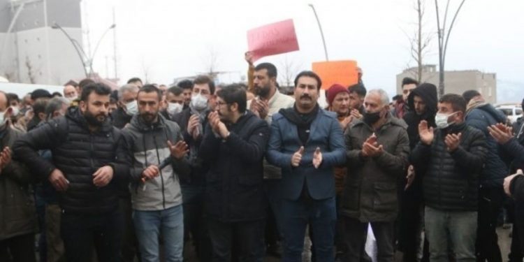 Şırnak'ta kar altında zam protestosu