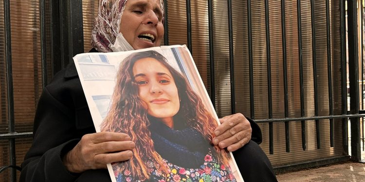 ‘Adalet’ arayan Gülistan Doku’nun ailesi, Adalet Bakanlığı önünde gözaltına alındı