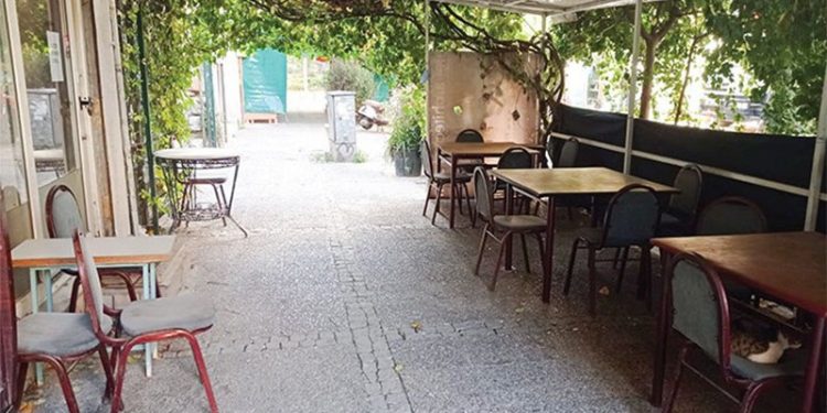 ‘Kahveye gitmek lüks oldu, müşteri çayı termosta getiriyor’