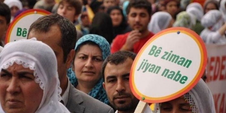 ‘Kürtçe sokakta siliniyor, evlerde az konuşuluyor’