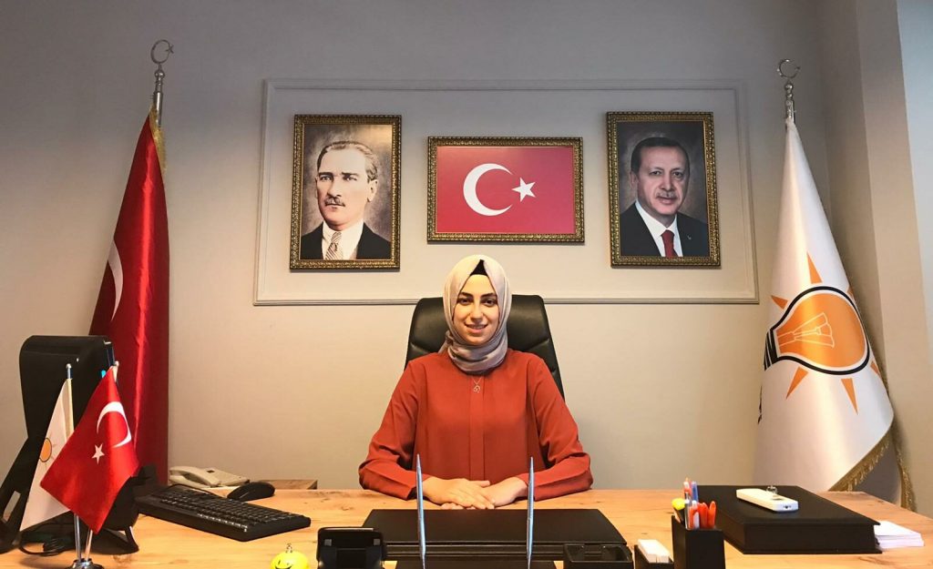 İBB Meclis Üyesi Amine Cansu Kaba AKP’den istifa etti