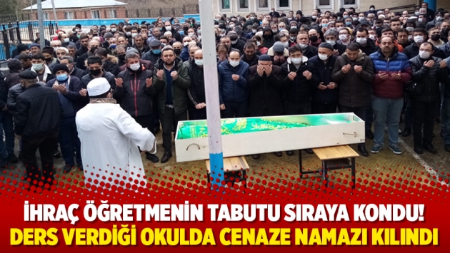 İhraç öğretmenin tabutu sıraya kondu! Ders verdiği okulda cenaze namazı kılındı