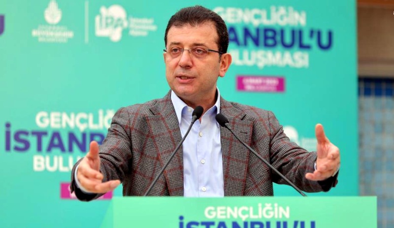 İmamoğlu: Birkaç kişiyle yüzmek yerine gençlerle bu alanda bulunmanın garip ironisini yaşıyorum