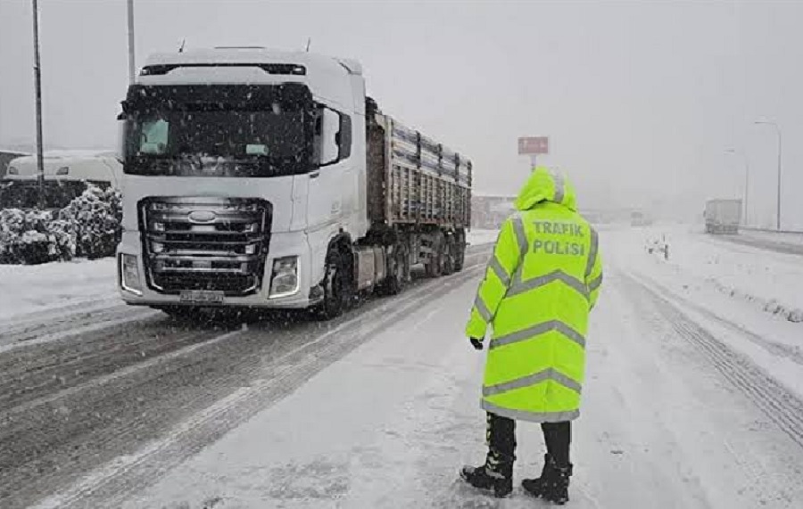 İstanbul’a TIR ve kamyon girişleri durduruldu!