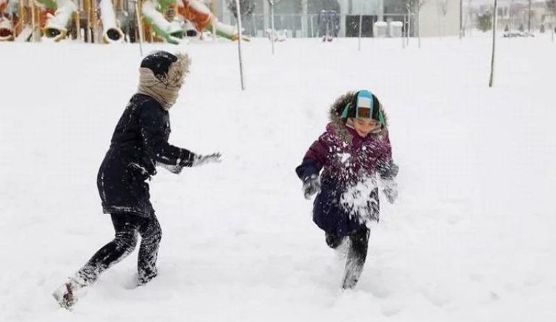 İstanbul'da okullar pazartesiye kadar tatil edildi