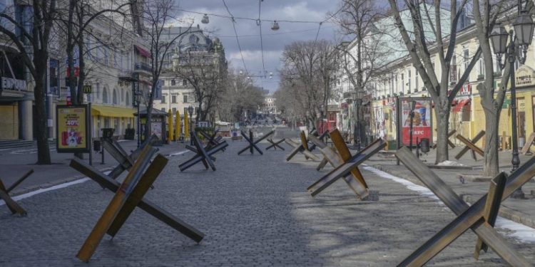 Karadeniz’in en güzel kıyı şehirlerinden Odessa, Rus saldırısına karşı savaşa nasıl hazırlanıyor?