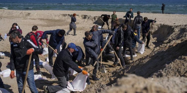 Rus çıkarmasından çekinen Ukraynalılar, Odessa sahillerine mayın döşüyor