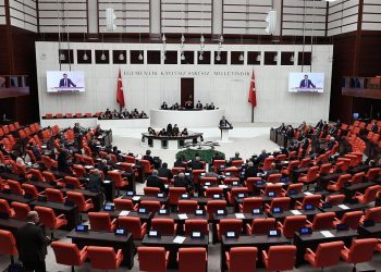 Seçim Kanunu Teklifi hangi düzenlemelerle öne çıkıyor, siyasi partilerin yol haritası ne olacak?