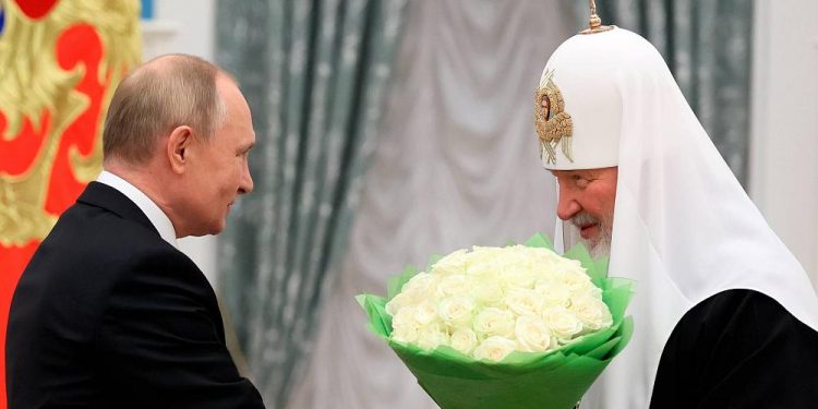 Putin’i destekleyen Rus Patriğin Ukrayna işgalini ‘haçlı seferi olarak görmesi’ Ortodoksları böldü