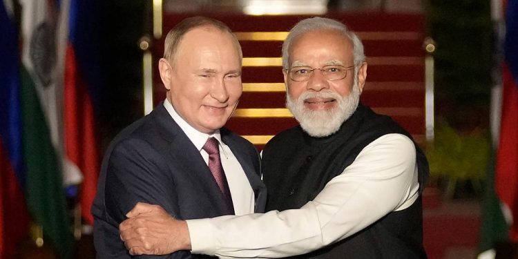Ukrayna yaptırımları, savunma sanayinde Rusya’ya bağımlı olan Hindistan’ı nasıl etkileyecek?
