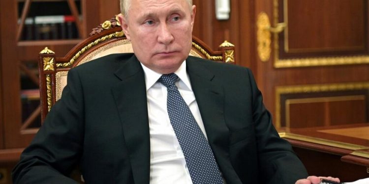 Rusya “dost olmayan” ülkelere doğal gazı rubleyle satacak