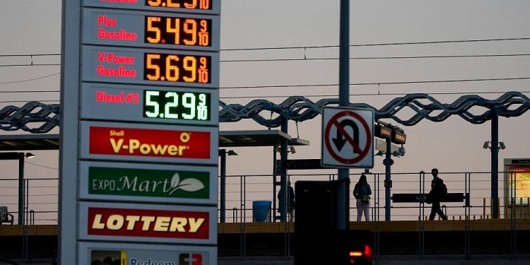 Rus petrolüne ithalat ambargosu uygulanması ne anlama geliyor?