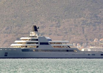 Yaptırım uygulanan Rus milyarder Abramovich’in ‘süper yatı’ Solaris Türkiye açıklarında