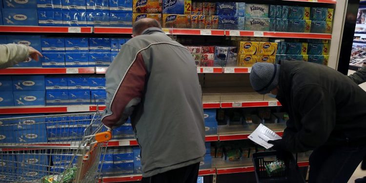 Yunanistan’da süpermarketler, un ve ayçiçeği yağı satışına sınırlama getirdi