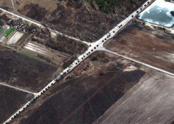 Rusya’nın Ukrayna’yı işgali: 64 km’lik Rus askeri konvoyu Kiev’e ilerliyor