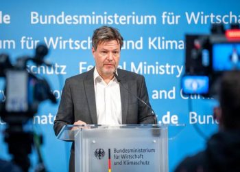 Almanya yıl sonunda Rus petrolüne bağımlılığı bitirmeyi hedefliyor