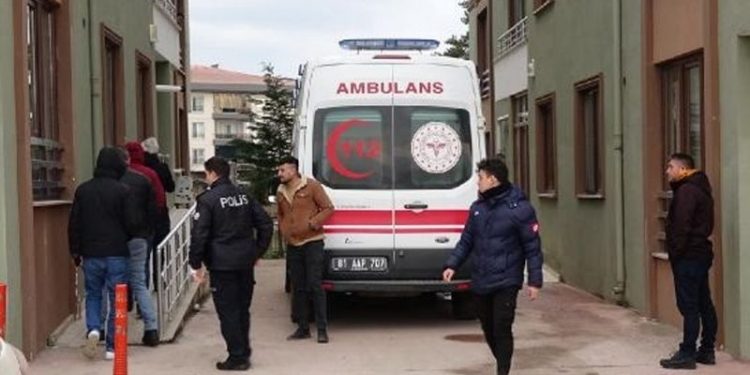 15 gündür kayıp olan genç, apartman boşluğunda ölü bulundu