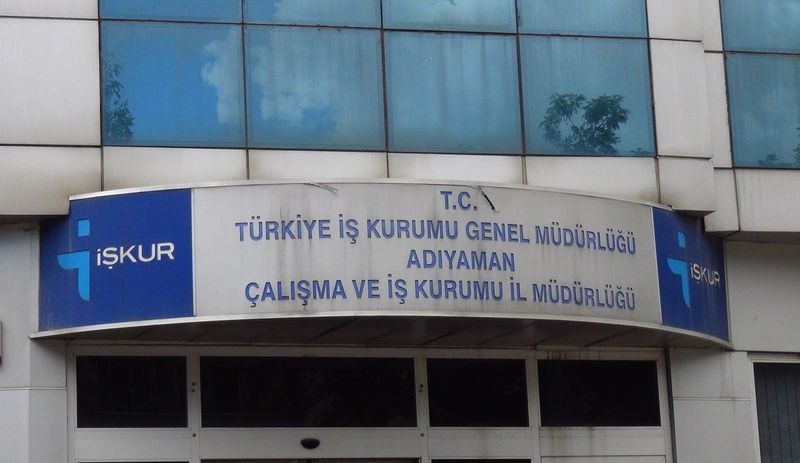 19 kişilik temizlikçi alımına 17 bin işsiz başvurdu: 'Her evde işsiz, 81 ilde yoksul var'